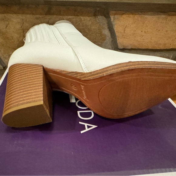 White booties - Picture 4 of 5